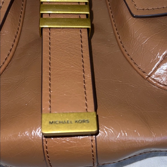 Michael Kors Darrington Large Crackle Brown Leather Crossbody - Picture 6 of 16